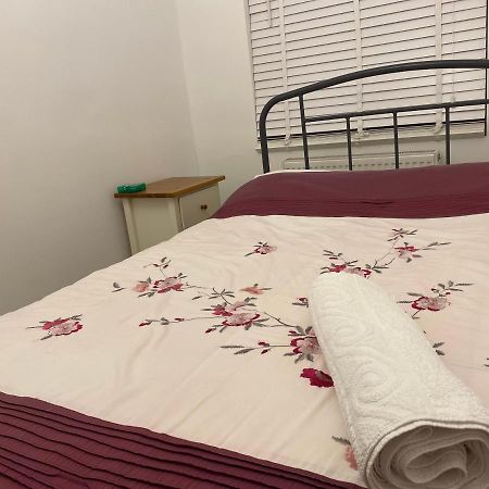 London Rooms With Free Parking 134 Эджвар Экстерьер фото